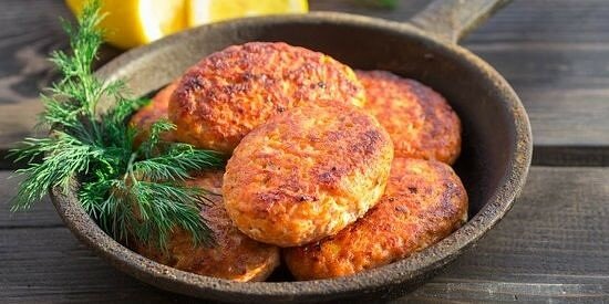 Котлеты из кеты с сыром