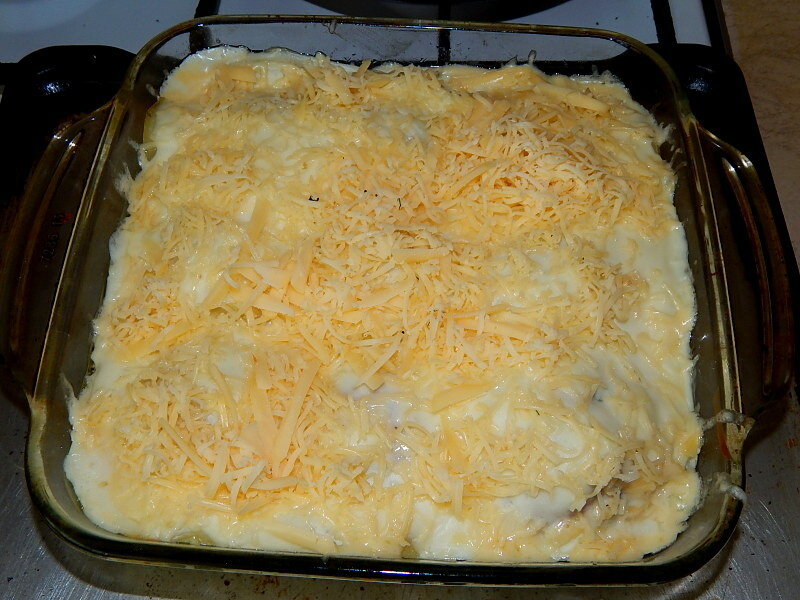 Фрикадельки под соусом "Бешамель". Красиво, и на вкус изумительно.