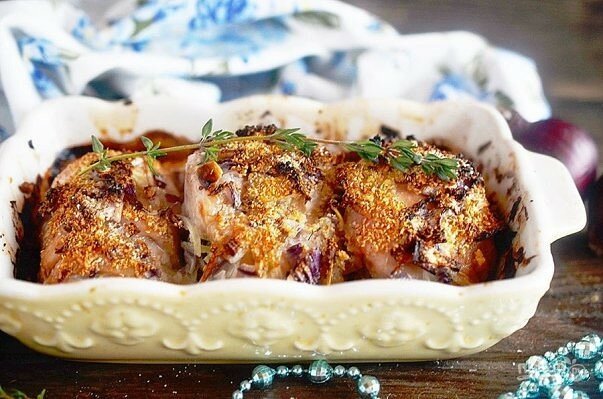 Курочка по-французски с луком