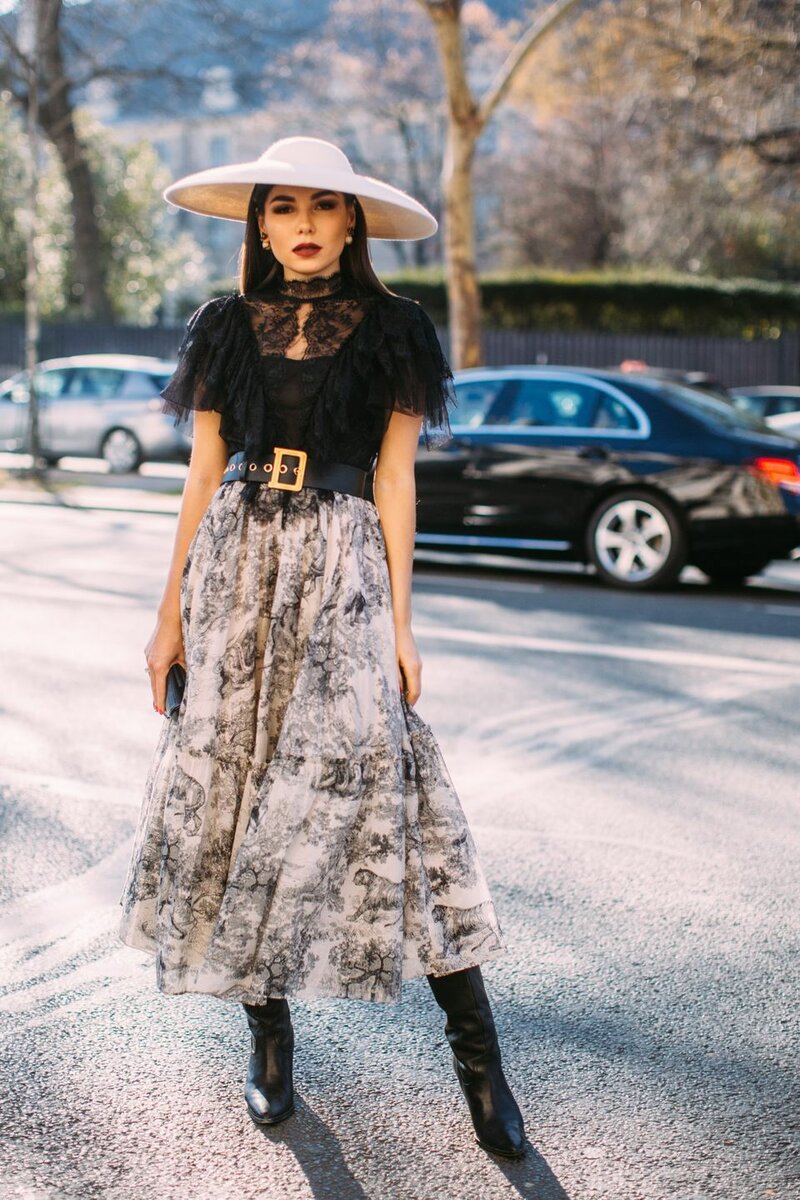 Fashion-блогер Карина Нигай всегда создает эффектные аутфиты. /Фото: s.yimg.com