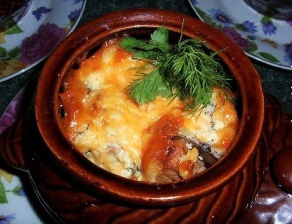 Вкусный ужин в горшочке.