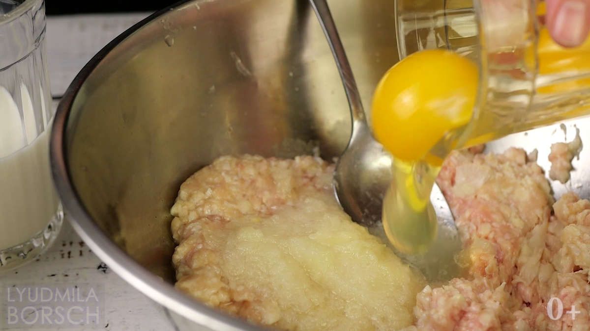 Так мало кто готовит. Закусочный торт, вкуснее обычных котлет. Так мало кто готовит. Закусочный торт, вкуснее обычных котлет.